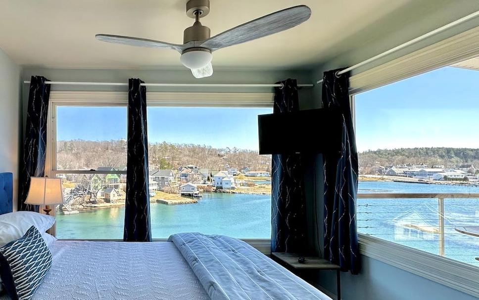 Bedroom view of Harborage Inn on the Oceanfront