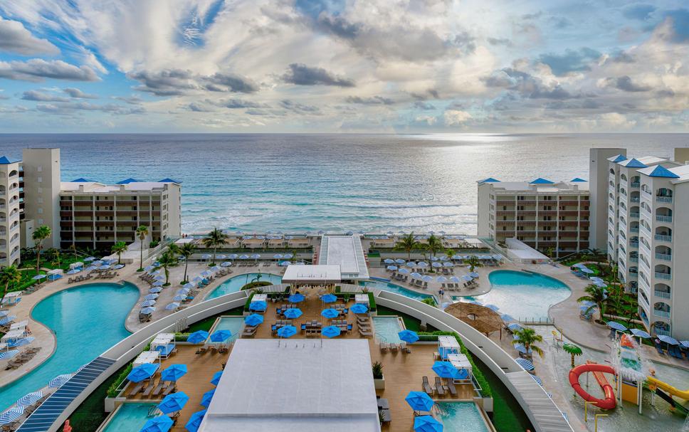 Pool view of Hilton Cancun Mar Caribe