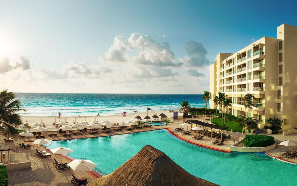 Pool view of The Westin Lagunamar Ocean Resort Villas & Spa