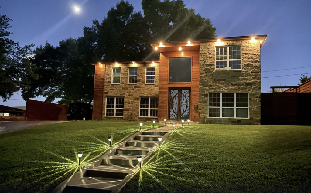 Building view of the Dallas Luxury Modern House by Dallas Love Airport