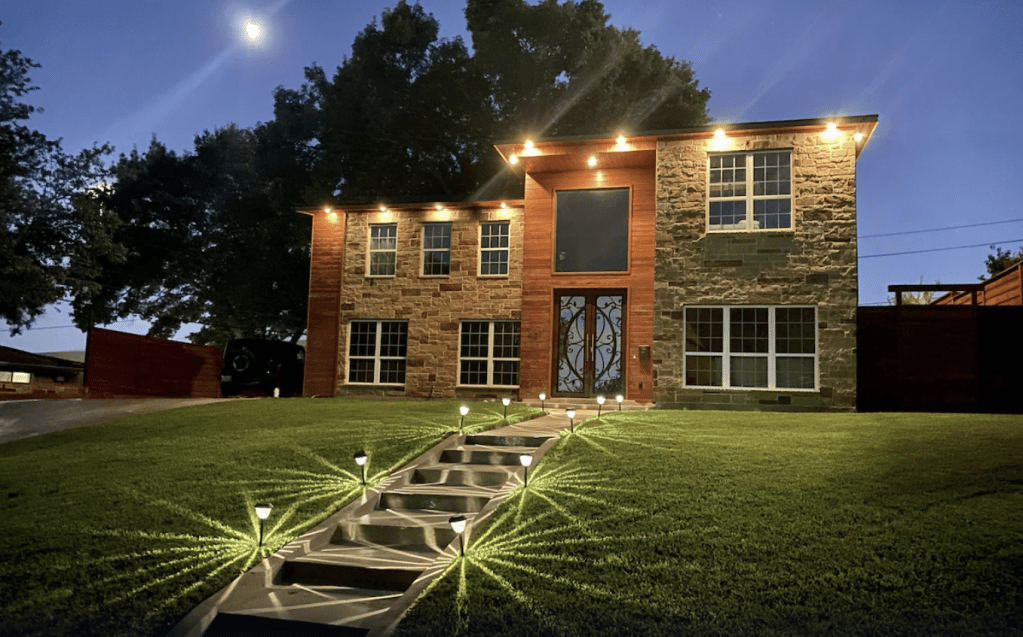 Building view of the Dallas Luxury Modern House by Dallas Love Airport