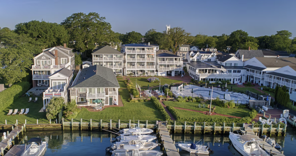 Building view of The Harborside Inn
