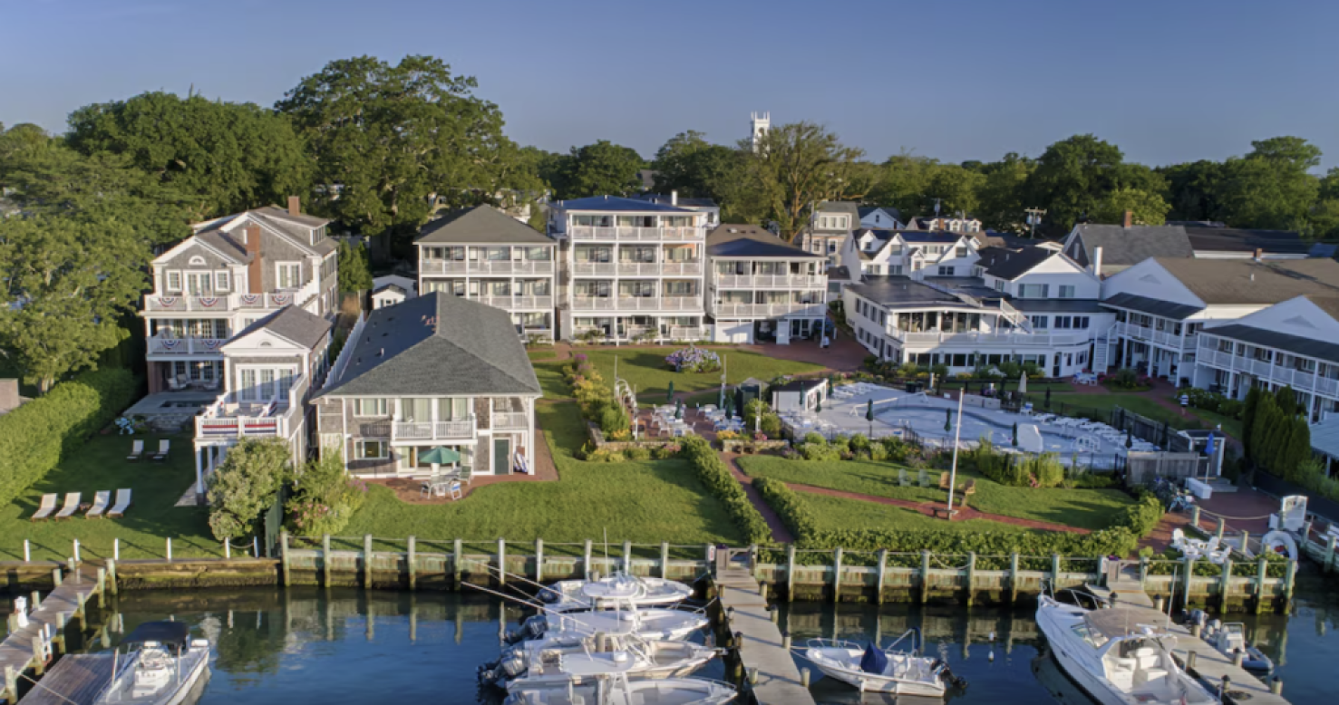 Building view of The Harborside Inn
