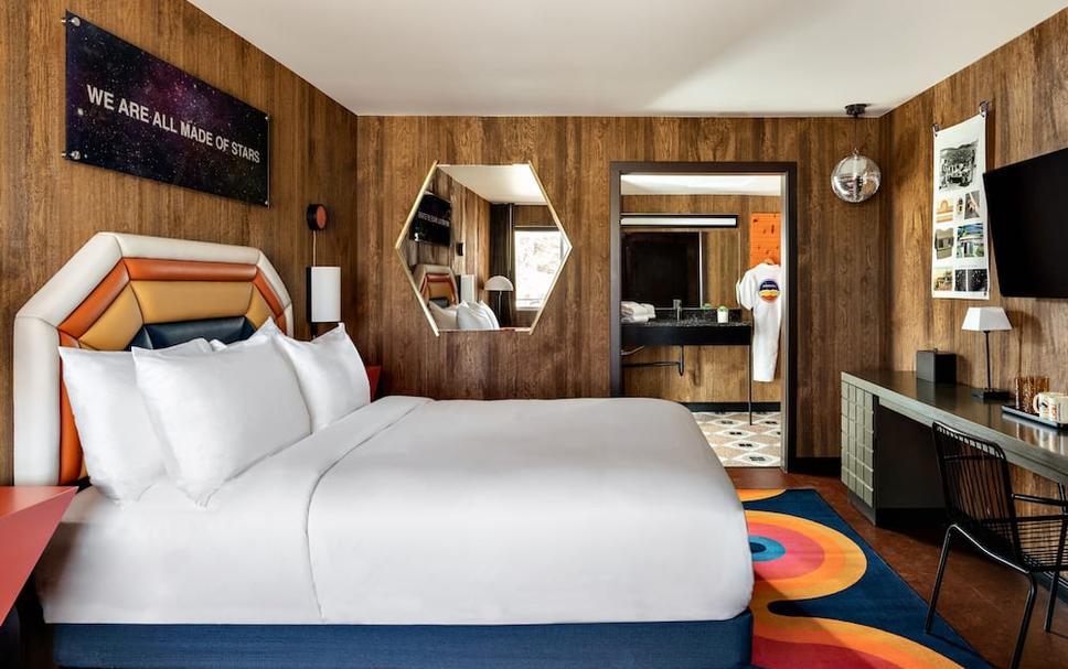 Bedroom view of Americana Motor Hotel