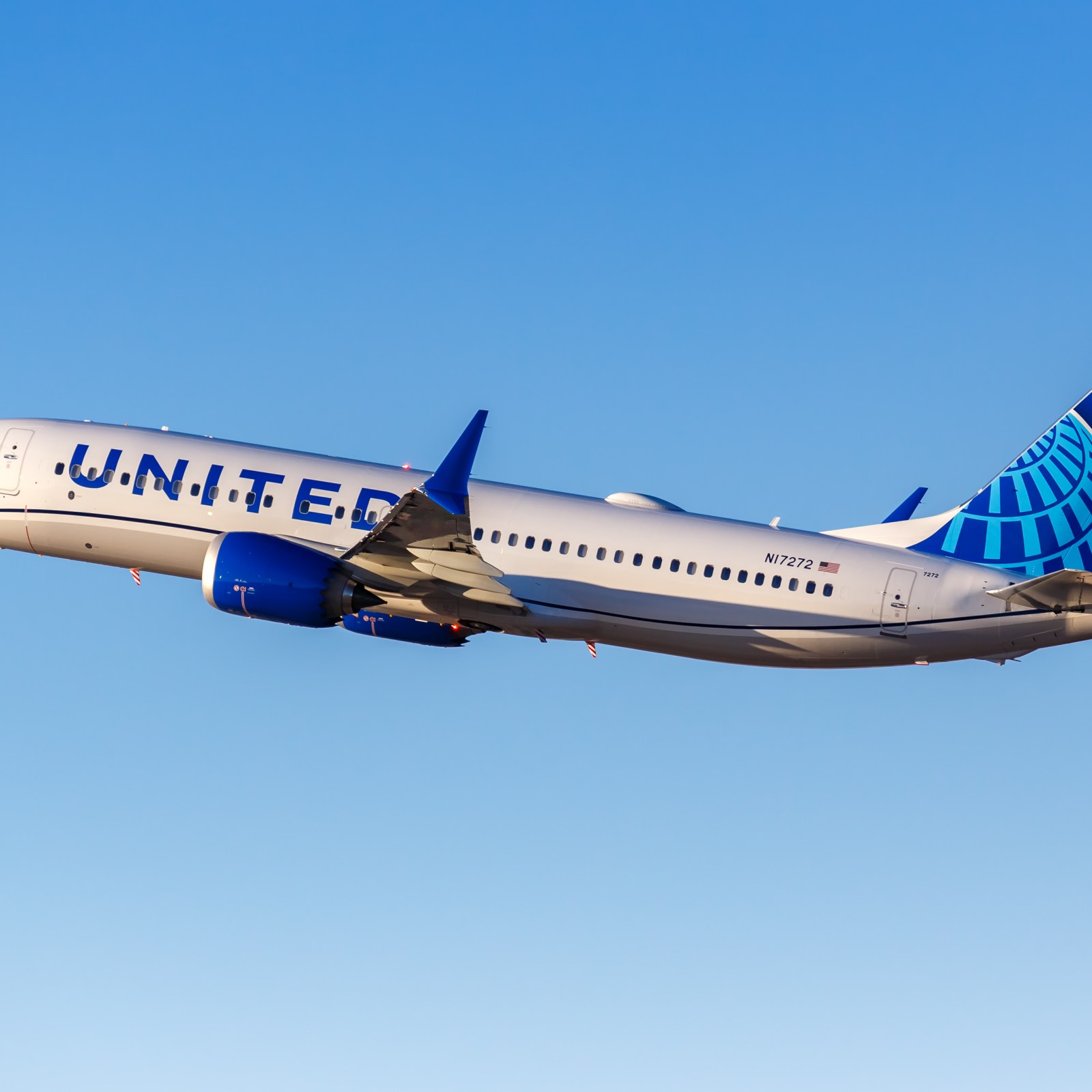 Which Airlines Offer Black Friday Deals? Save On United, American