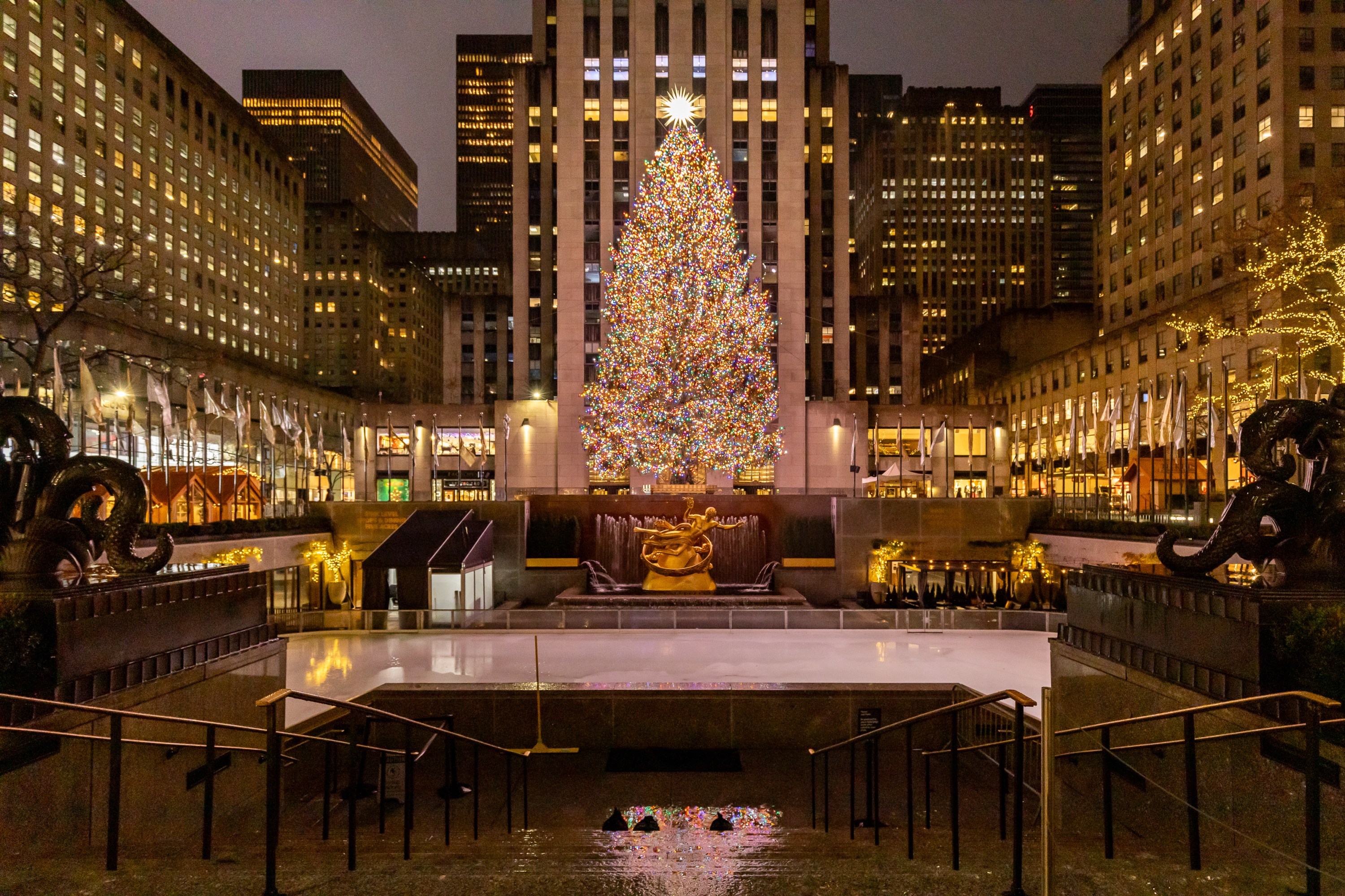 9-best-christmas-events-for-families-in-the-us-travelawaits