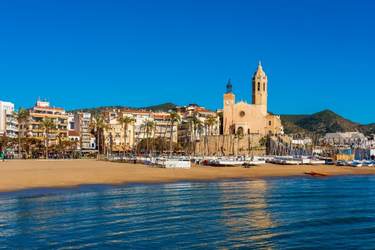 My 5 Favorite Beach Towns To Visit Around Barcelona TravelAwaits my-5-favorite-beach-towns-to-visit-around-barcelona-travelawaits