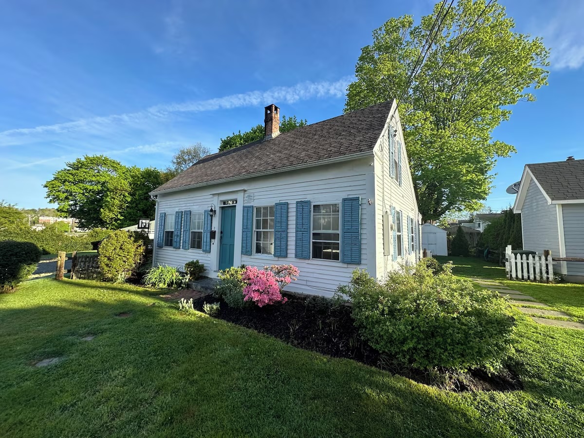 9 Vrbos in Mystic, Connecticut for a Dreamy Autumn Trip
