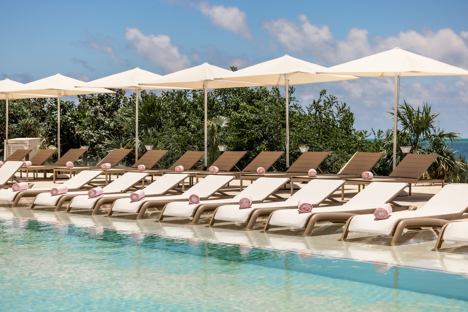 This Cancun Resort Offers Its Own Flight + Hotel Packages For Trips Now Thru 12/20 This Cancun Resort Offers Its Own Flight + Hotel Packages For Trips Now Thru 12/20